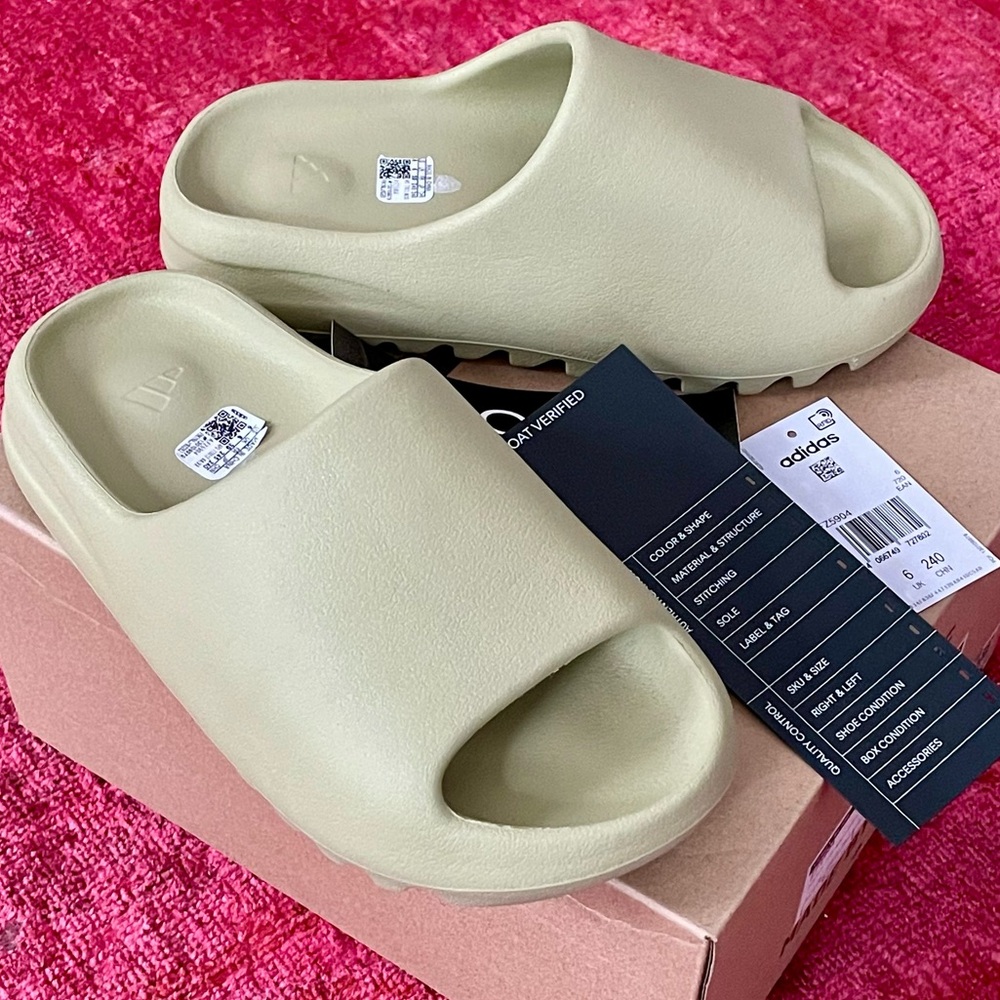 EUC sz 7 adidas YZY Yeezy Slides Resin summer pool beach lounge